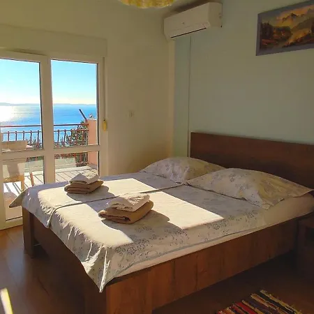 Mit Balkon Und Aussicht Auf Bucht Podstrana