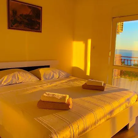 Mit Balkon Und Aussicht Auf Bucht Podstrana